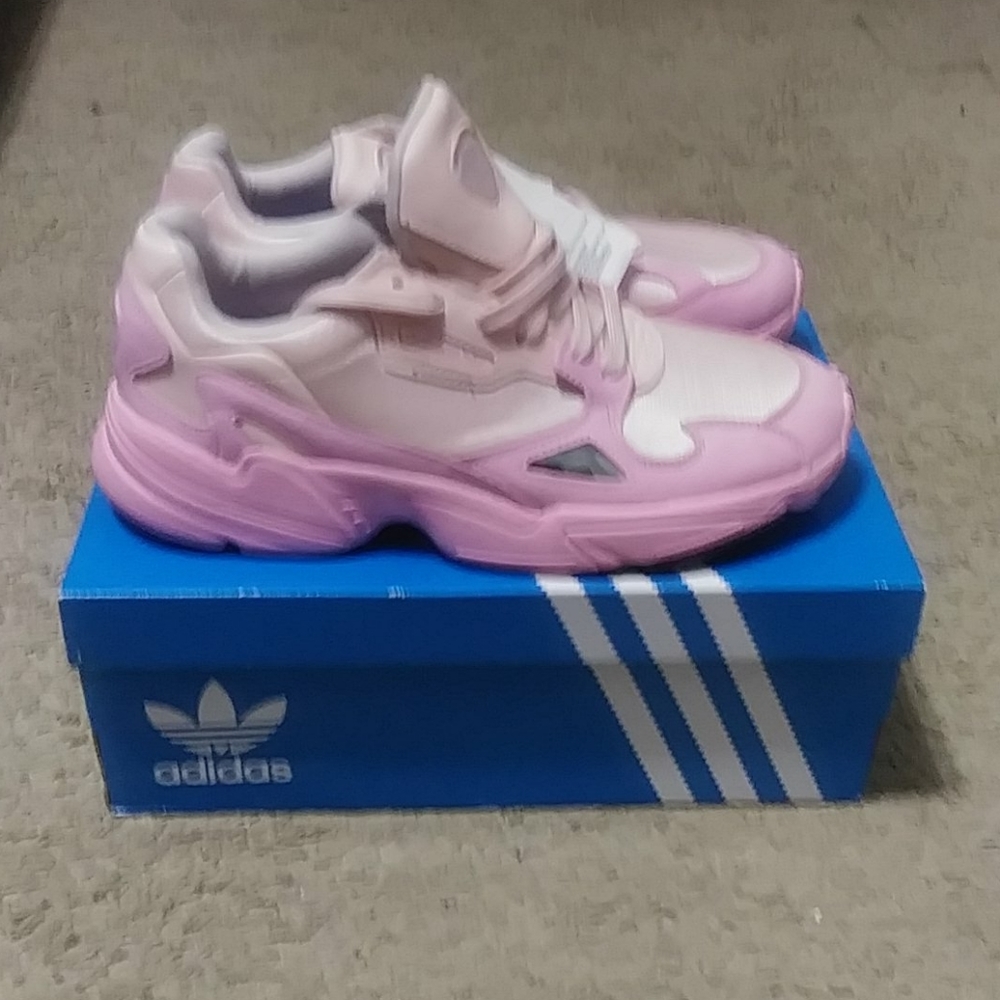 "BRAND NEW" Adidas sneakers never been worn